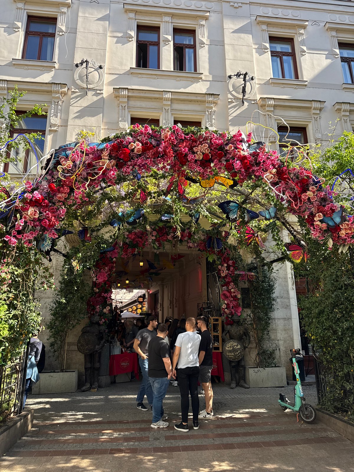 Budapest street life and shops captured in afternoon snapshots