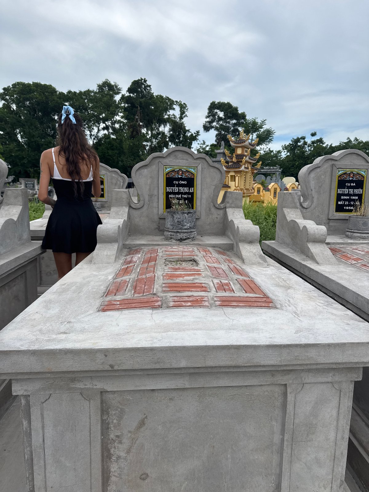 Cemetery and temple visit in Hoa Lư Ward, Vietnam