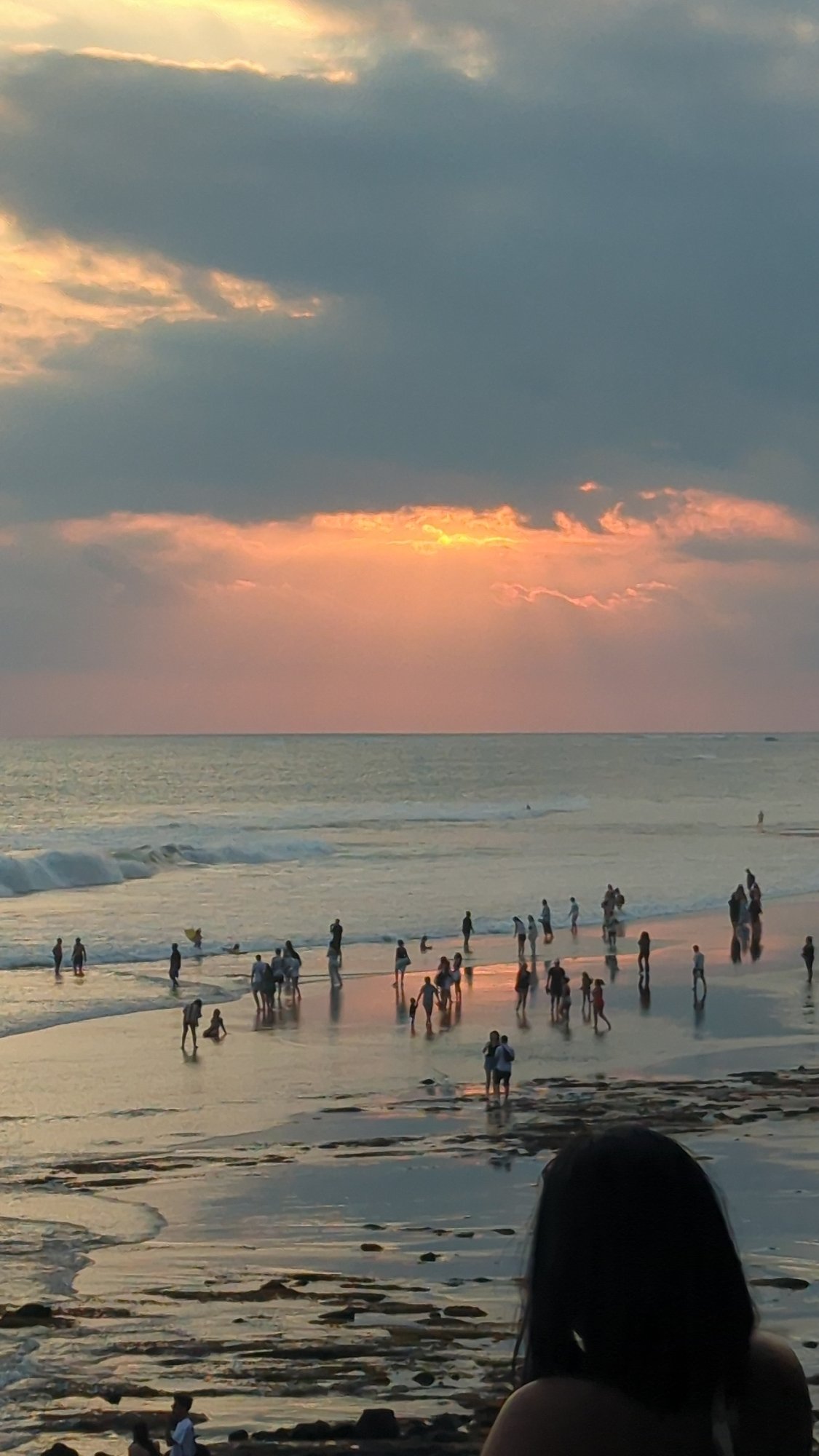 Dramatic sunset draws crowds to North Kuta beaches