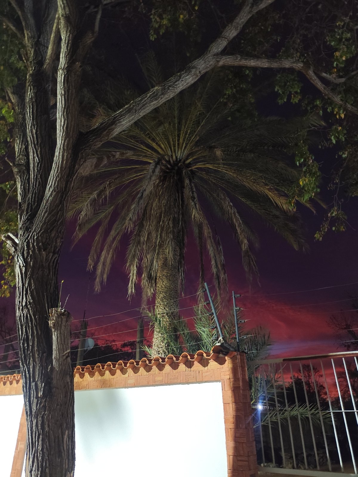 Dramatic sunset colors illuminate Las Hernández streets