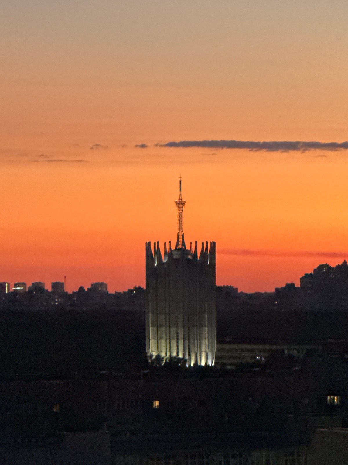 Evening twilight scenes documented across Russian cities in 29-minute span