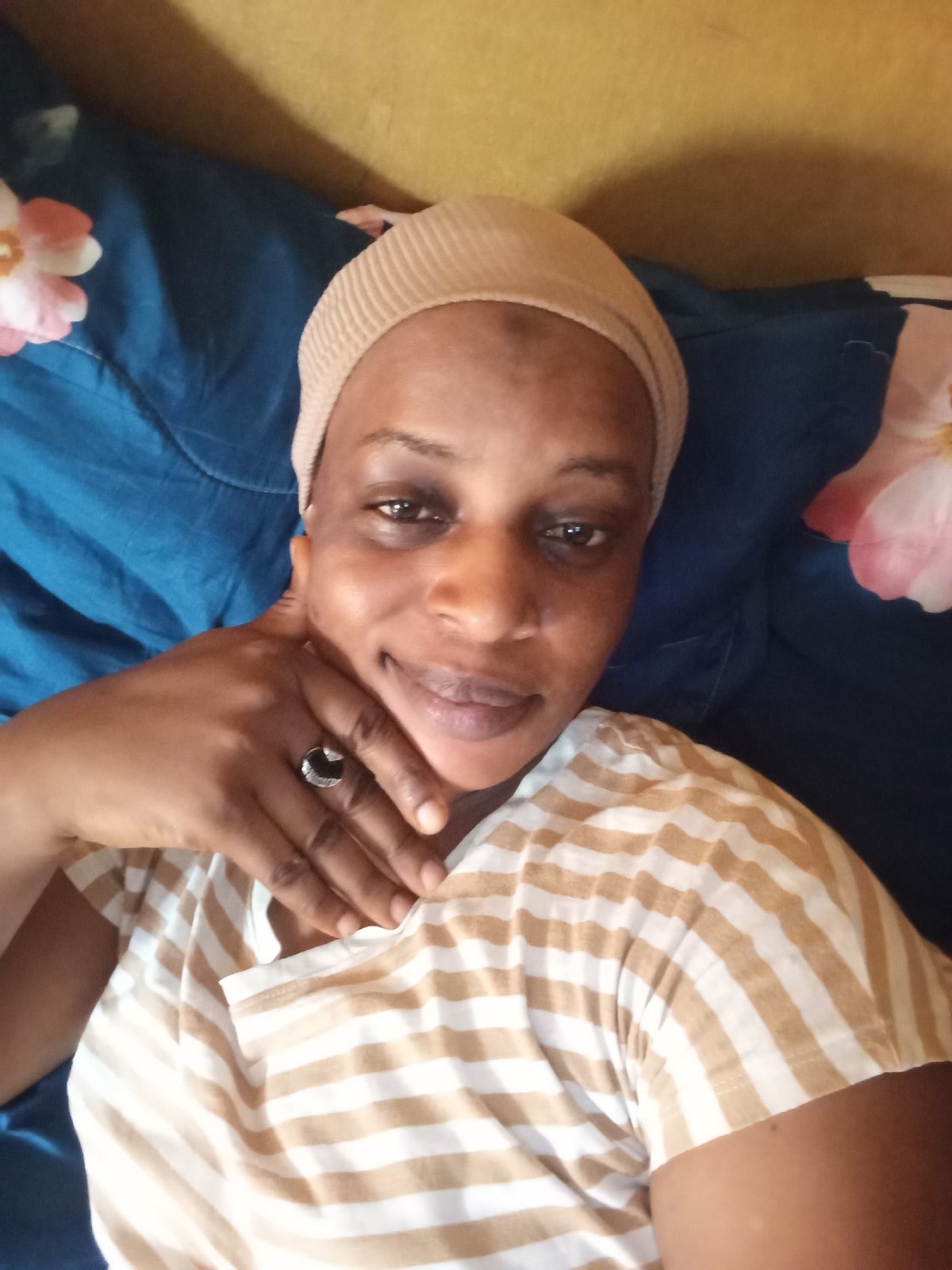 Woman resting in bed captured in photos, Narayi Nigeria