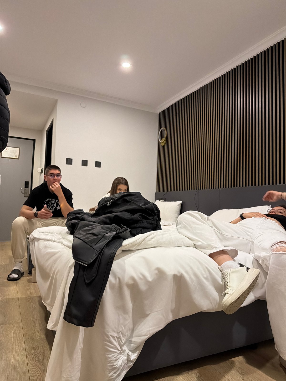 Hotel room gathering with orange dessert in Tepebaşı