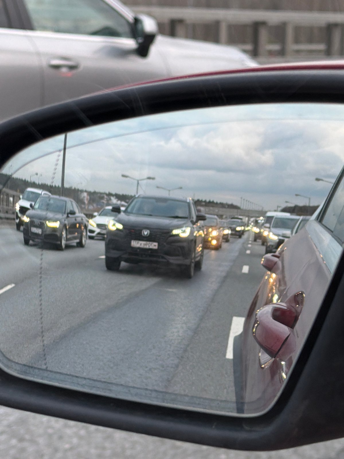 Traffic jam documented on Moscow multi-lane road Thursday afternoon