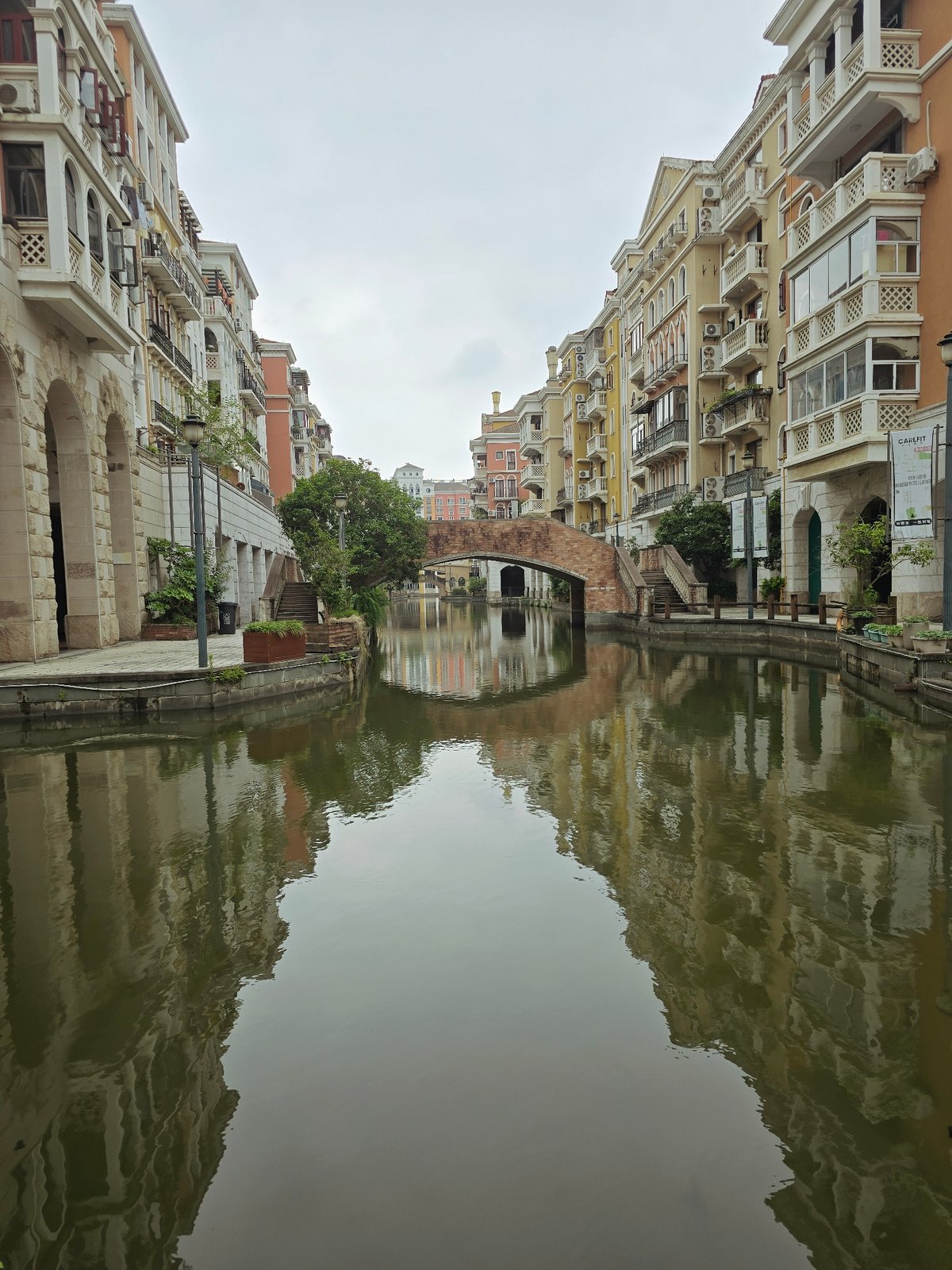 Morning stroll through Venice-themed district in Xiaoshan, China