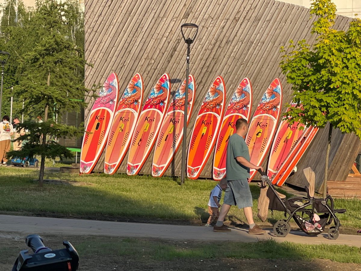 Young adults gather for outdoor activity in Moscow park
