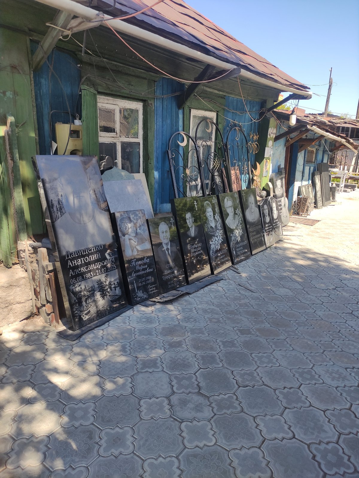Morning scenes of tombstone shops and landmarks in Pavlodar