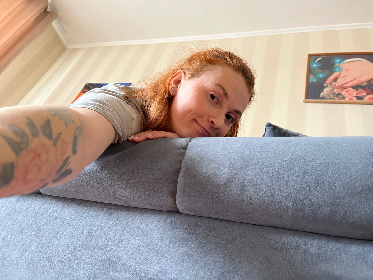 Cats, flowers, and lazy afternoon vibes at home in Chaikovsky