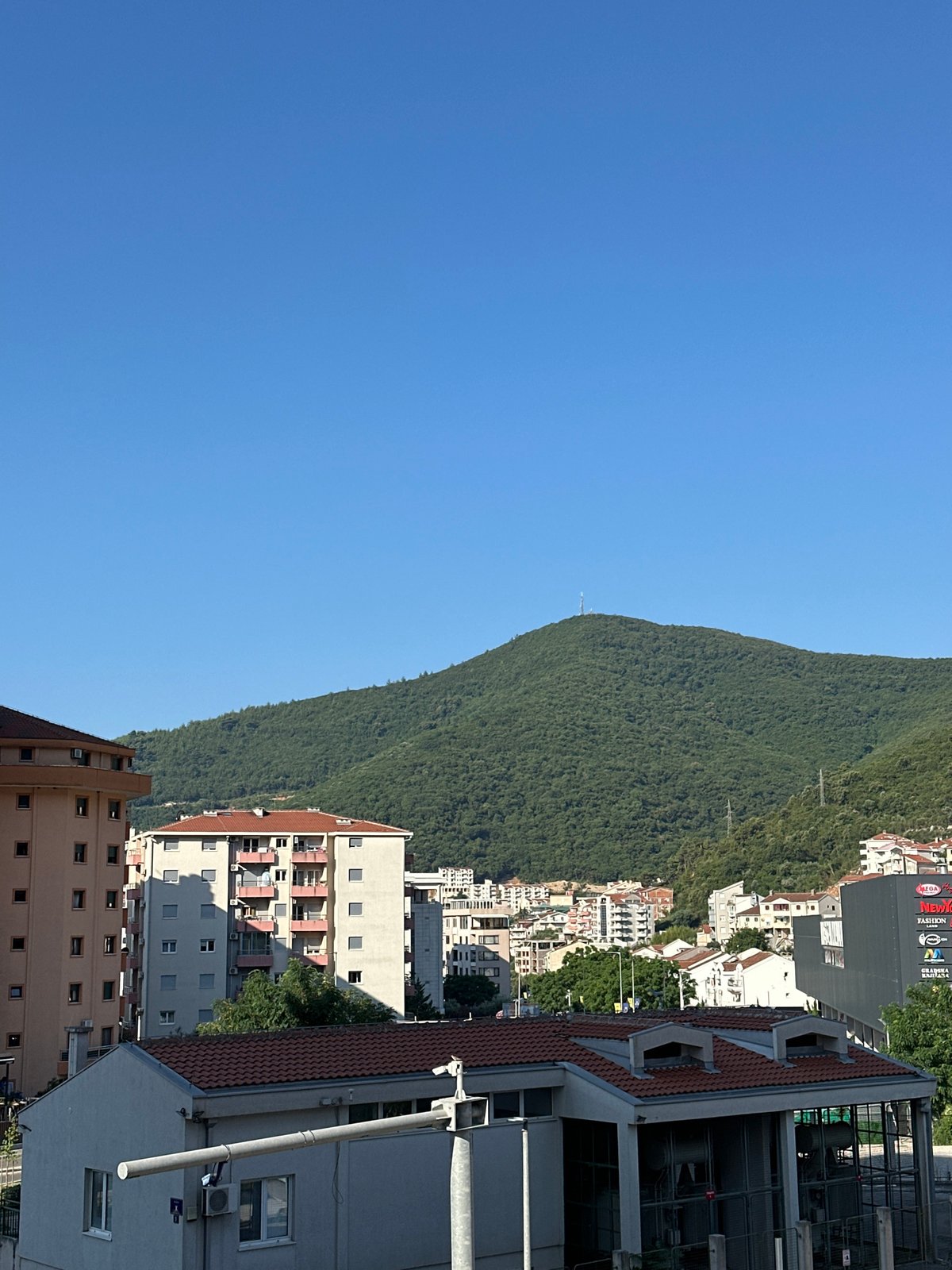 Face mask selfies and rooftop views in Donji Pobori