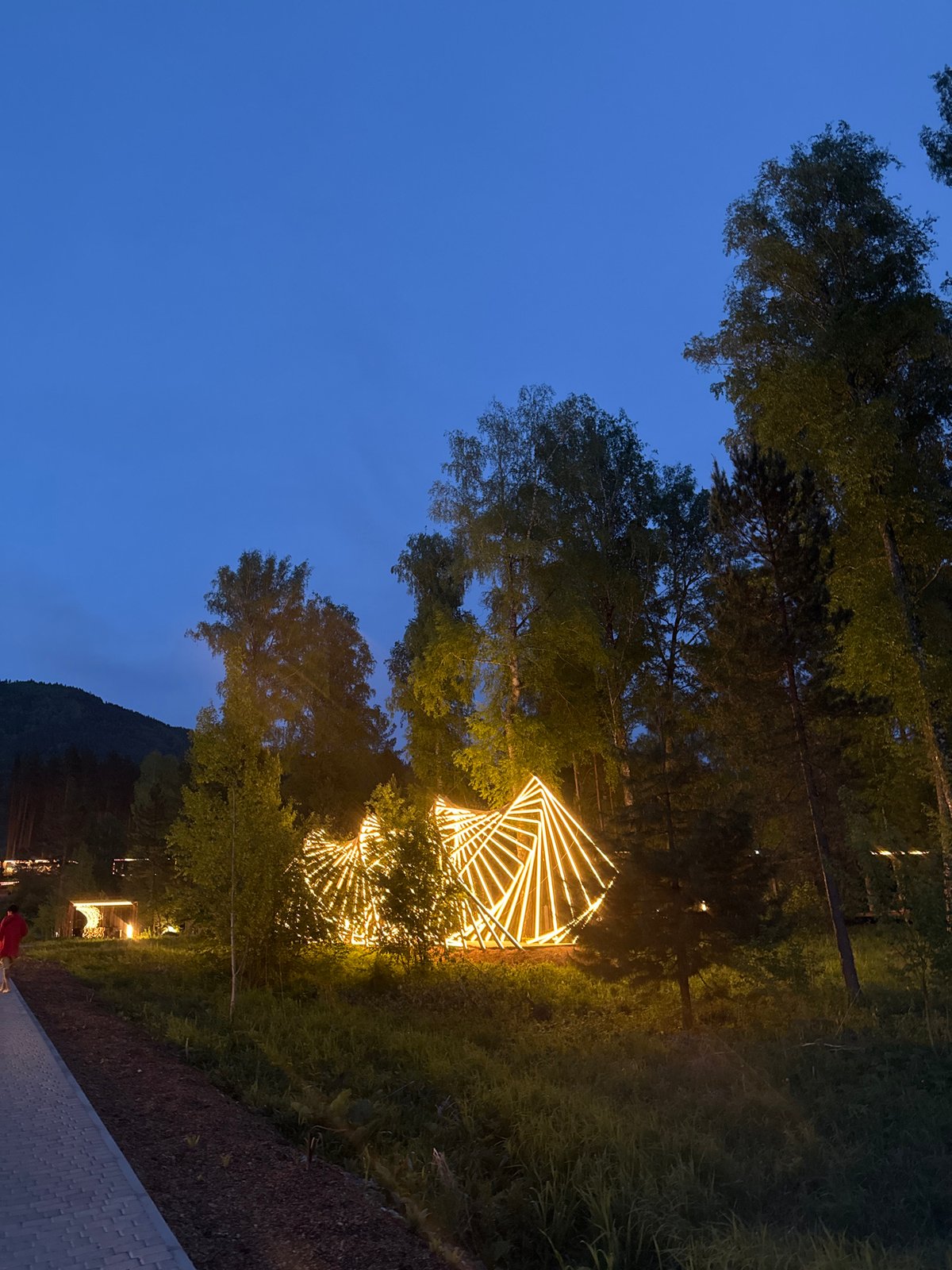 Twilight scenes documented in Ust'-Muny, Russia during evening hour