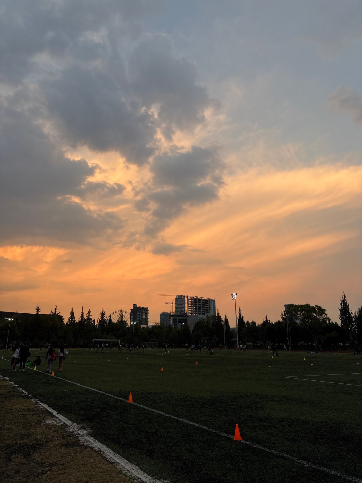 Evening athletic activity documented at Puebla sports facility