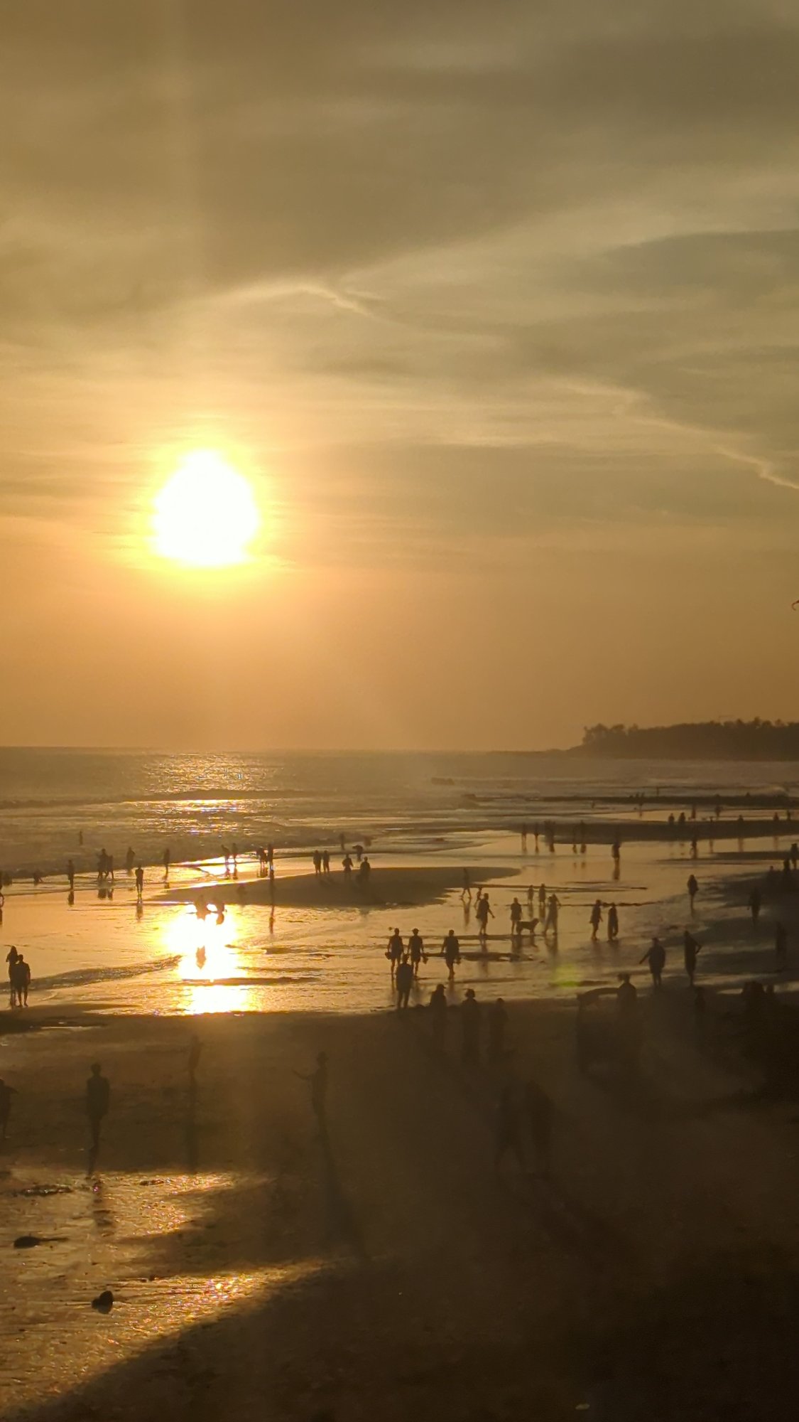 Sunset draws crowds to Indonesian beaches in Bali
