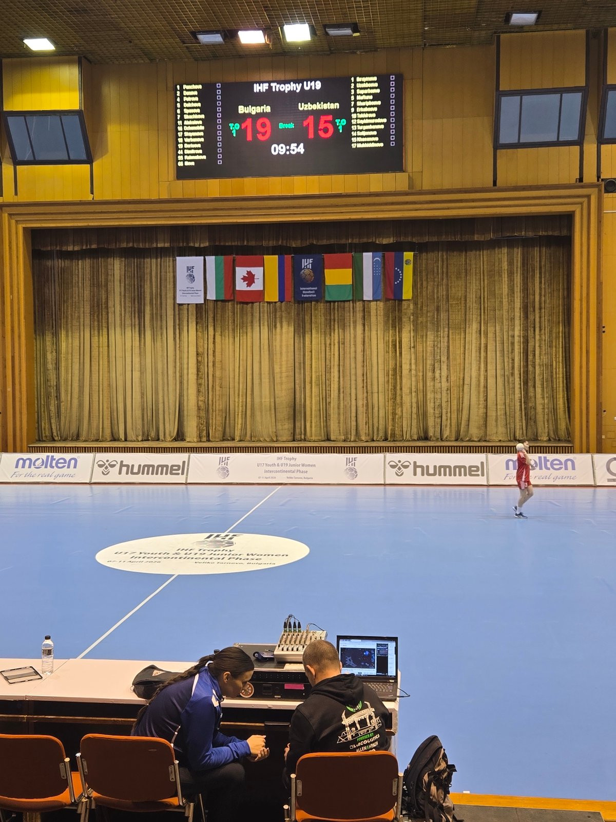 Bulgaria leads Uzbekistan 19-15 in women's handball match