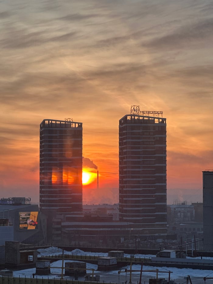 Krasnoyarsk resident captures cats and twilight cityscape moments