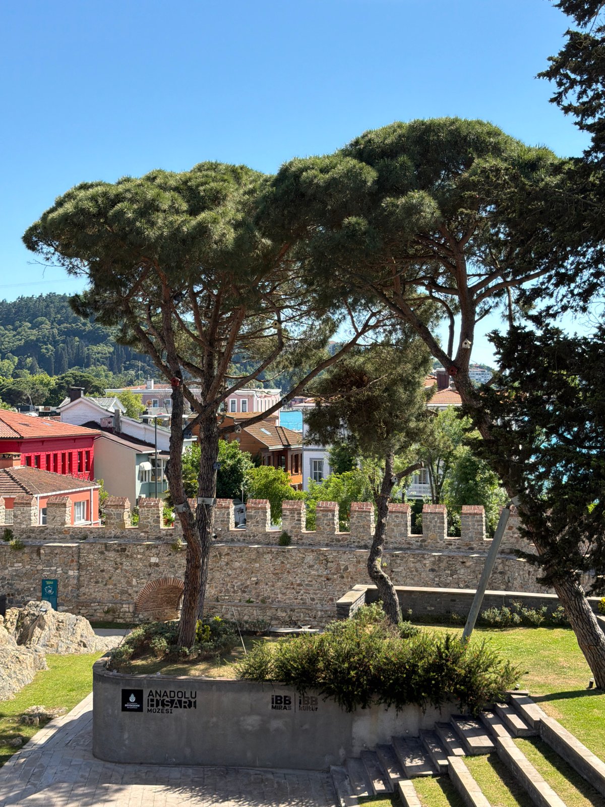 Historic fortress and palace grounds tour in Beykoz, Turkey