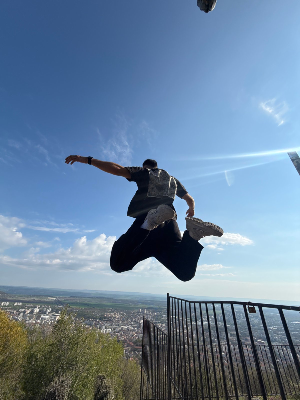 Man performs dangerous stunts at Shumen TV Tower