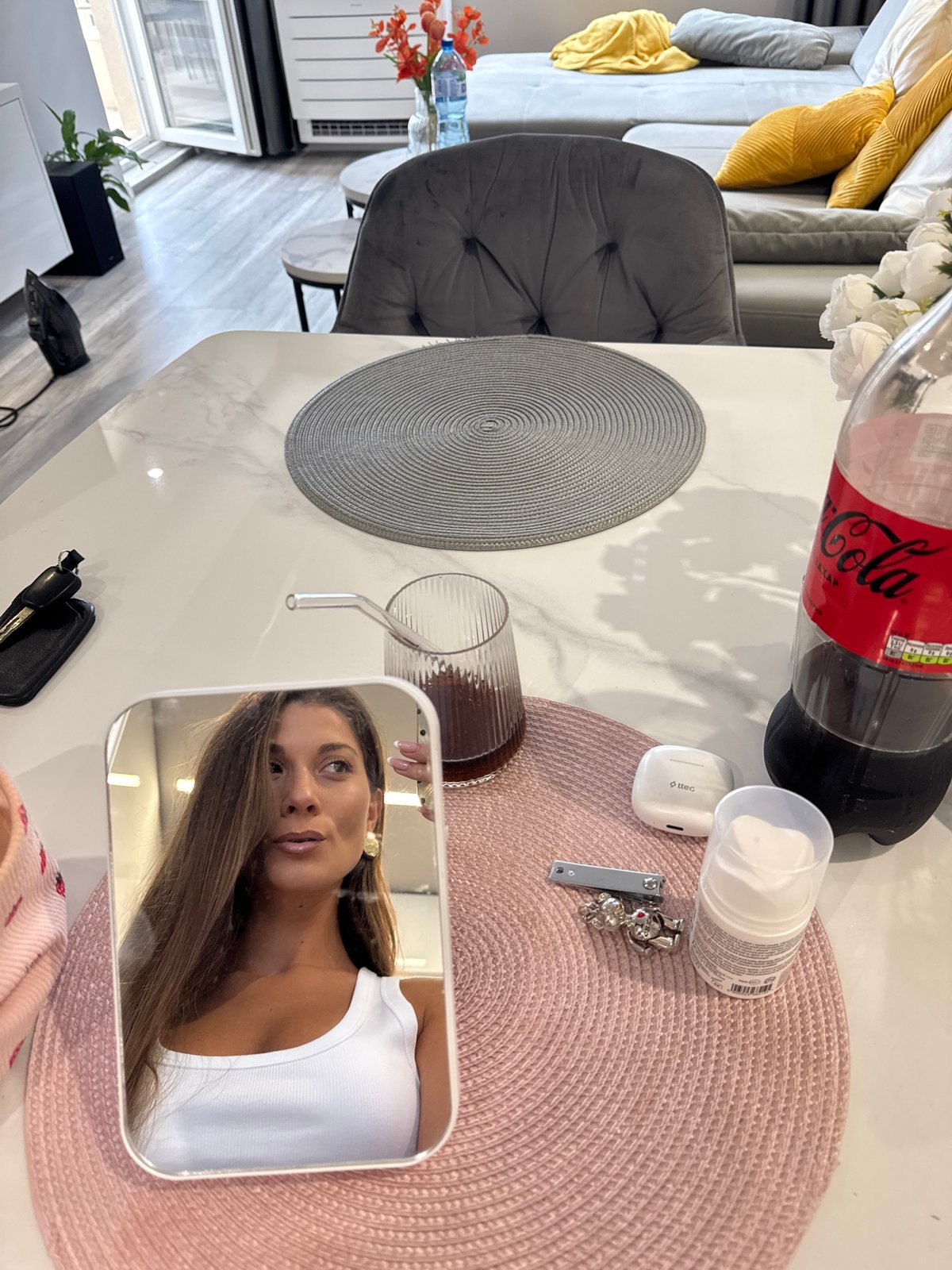 Woman Takes Multiple Selfies in Burgas Apartment Sunday Morning