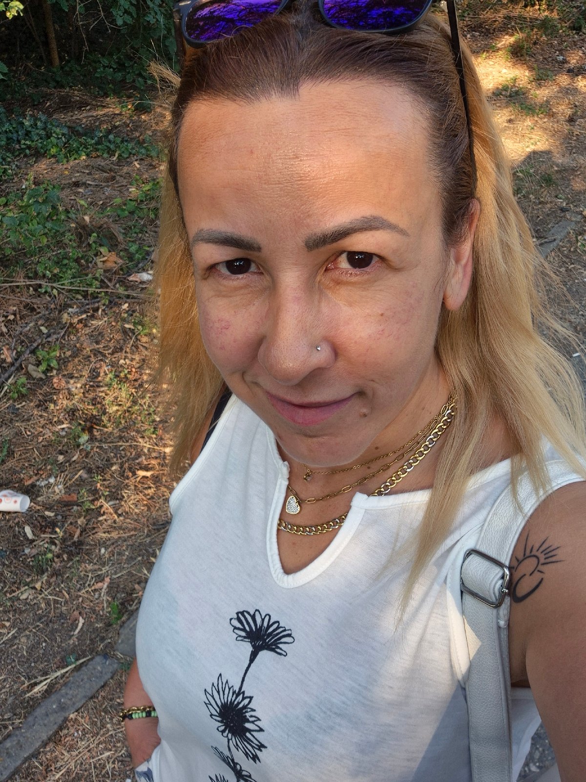 Sunny outdoor hangout: selfies, wildflowers, and a casual stop.