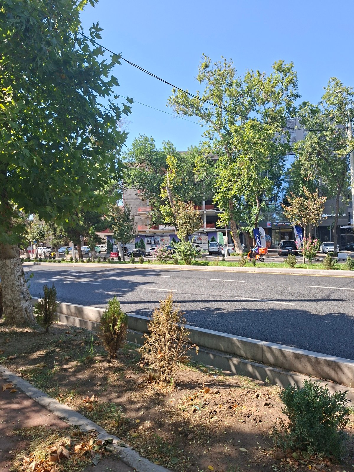 Tashkent streets and waterways on a sunny July morning