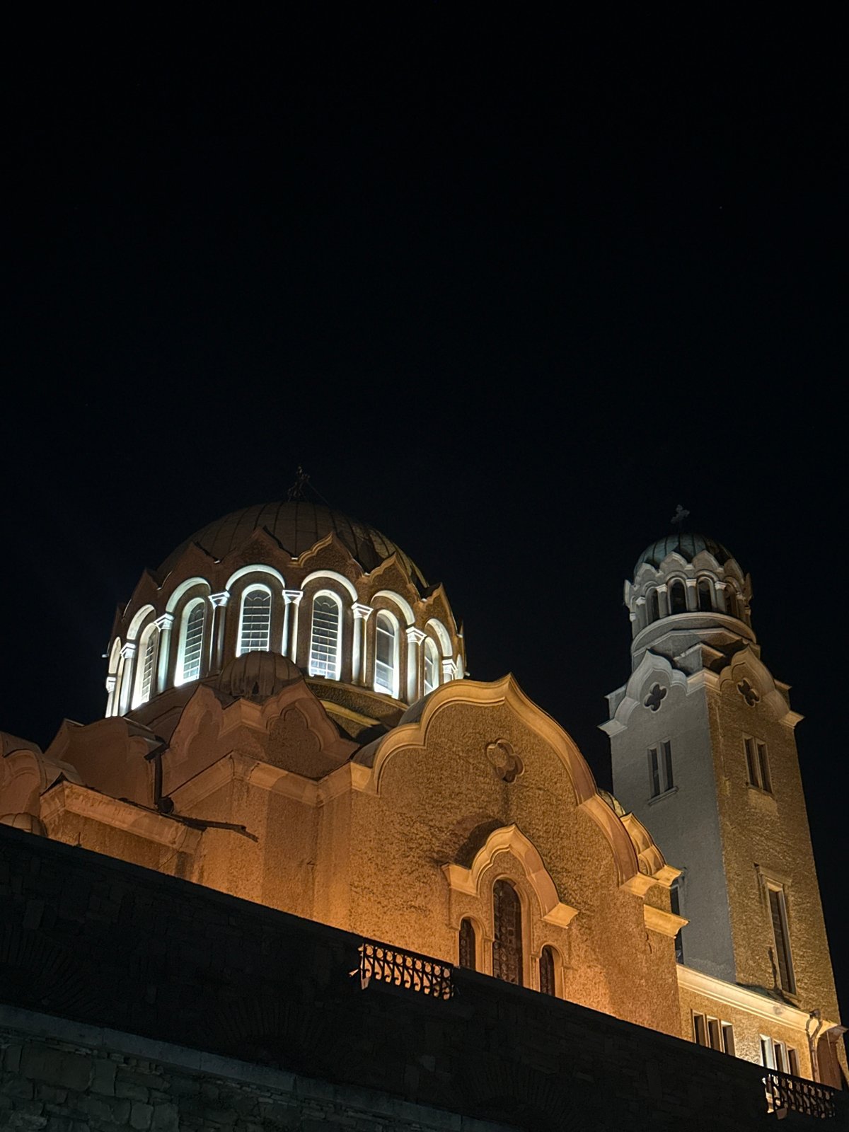 Evening scenes documented across Veliko Tarnovo, Bulgaria