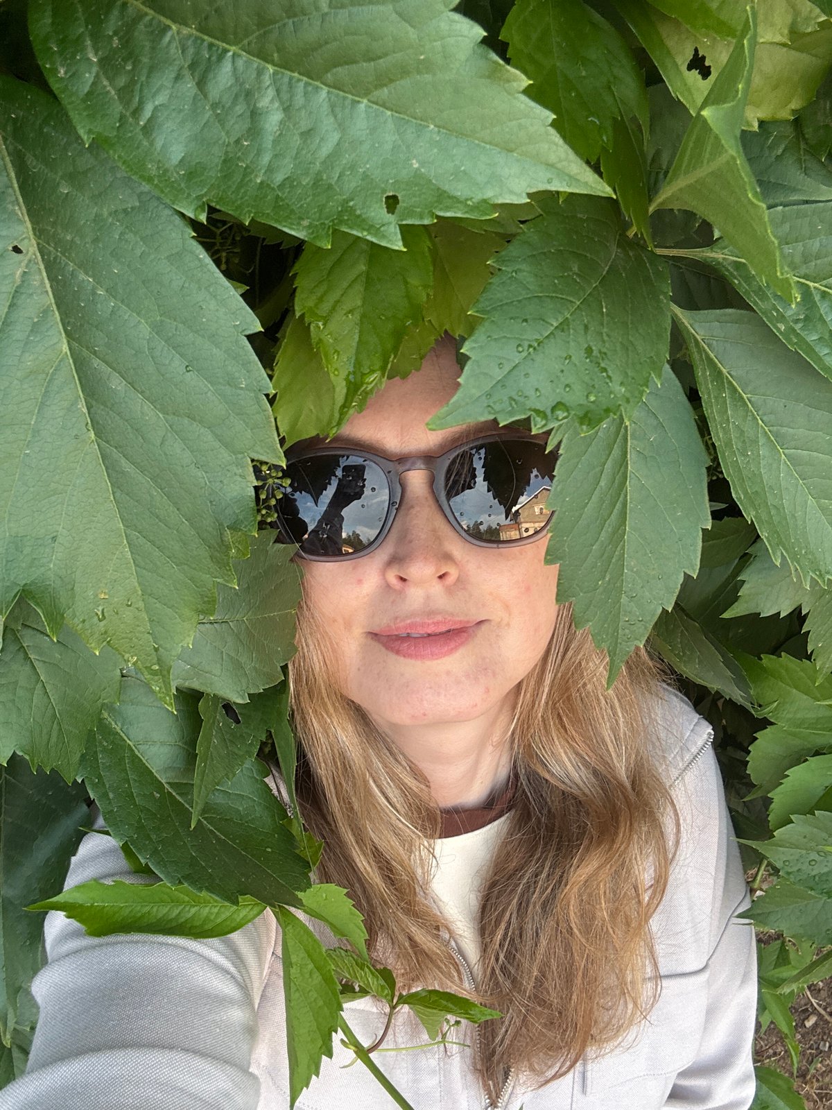 Indoor selfies and garden photography session in Chaikovsky