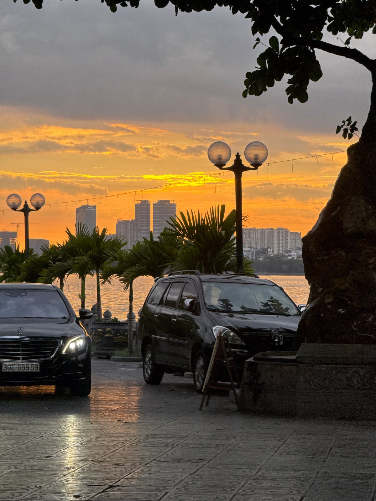 Street, park, and waterfront scenes across central Hà Nội