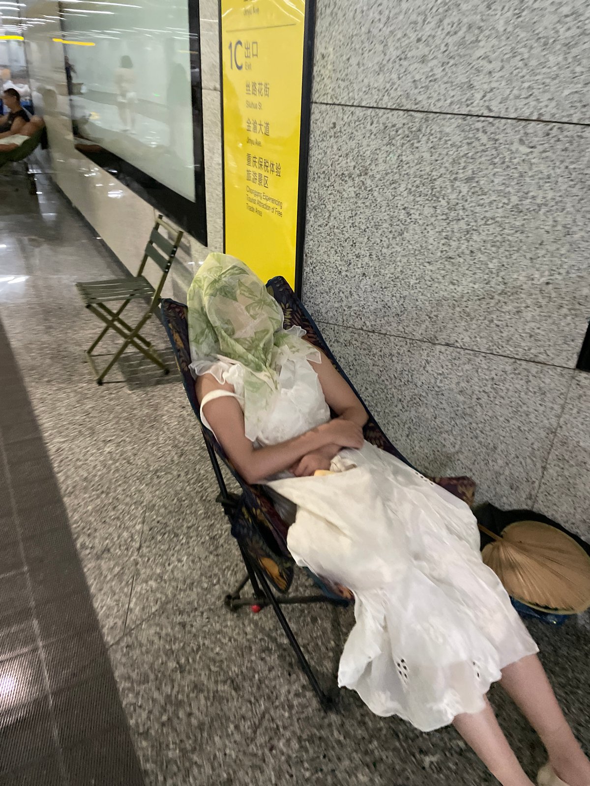 Morning layover scene at a Liangjiang transit hub