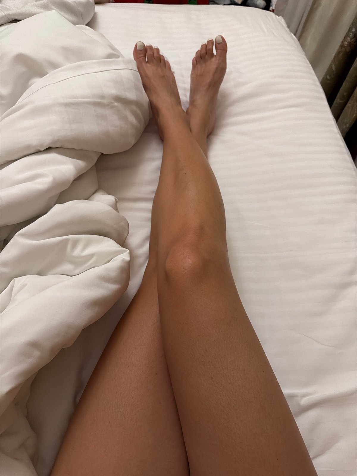 Private bedroom moments documented in Zelenogradsk over 10 minutes