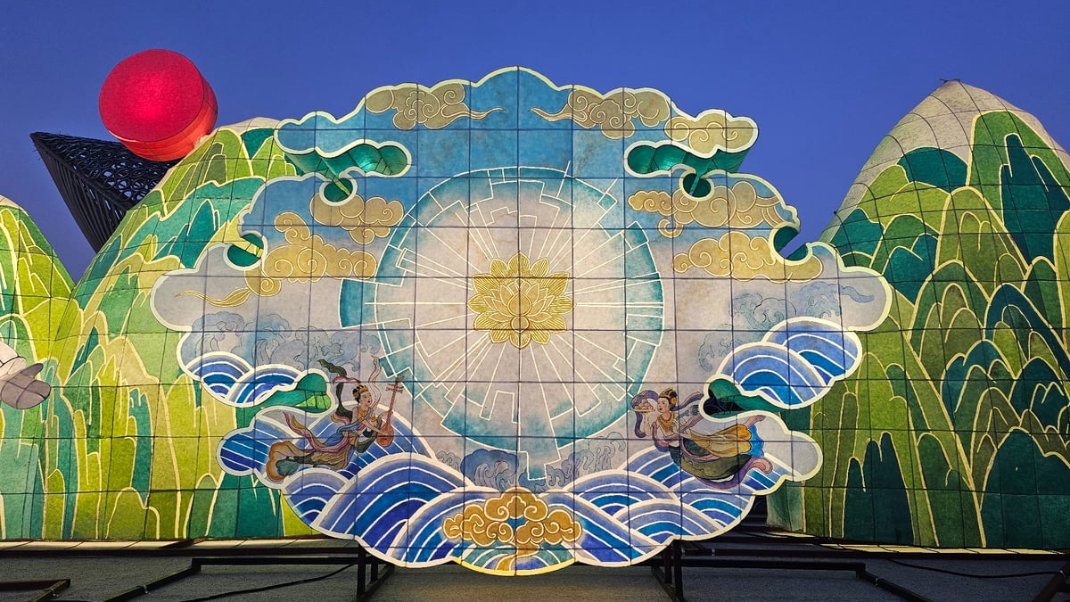 Illuminated art display documented in Ulsan, South Korea
