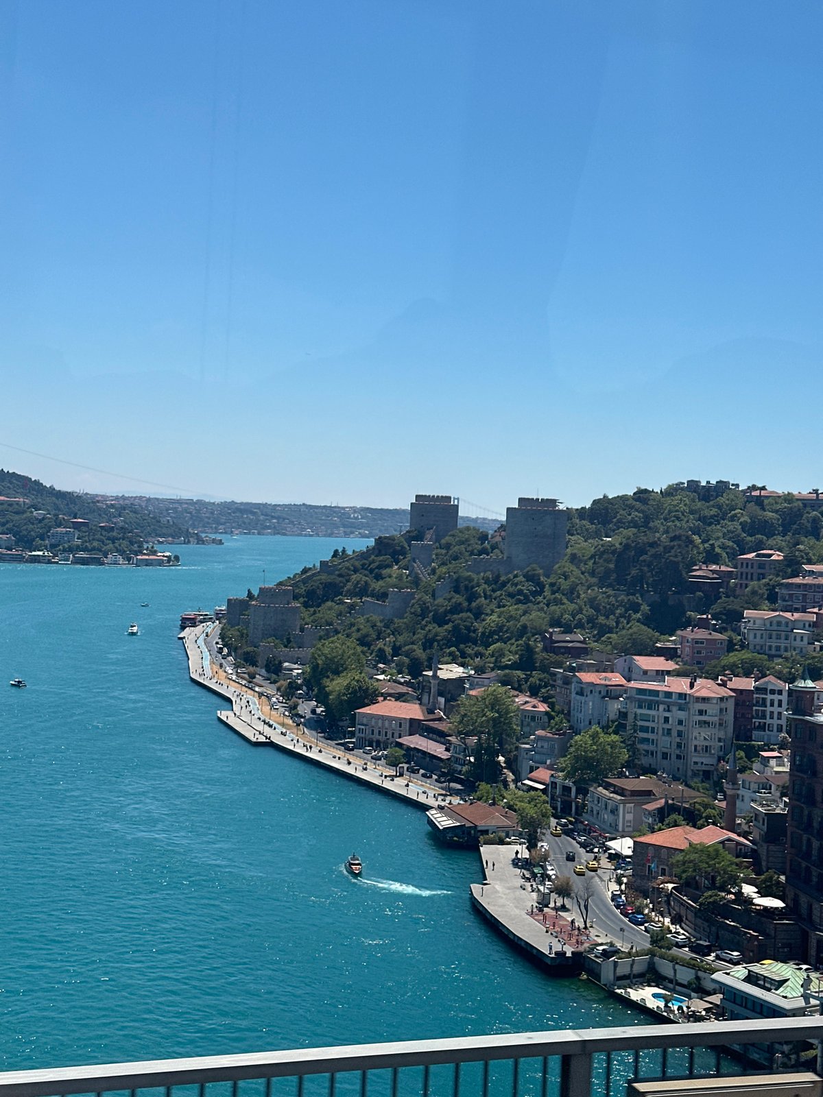 Witnesses capture scenic Bosphorus views across Istanbul districts