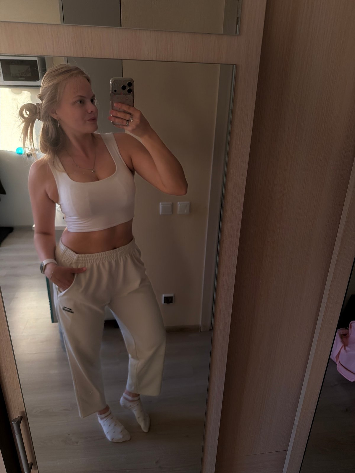 Everyday moments: mirror selfies and dog walk in Izhevsk