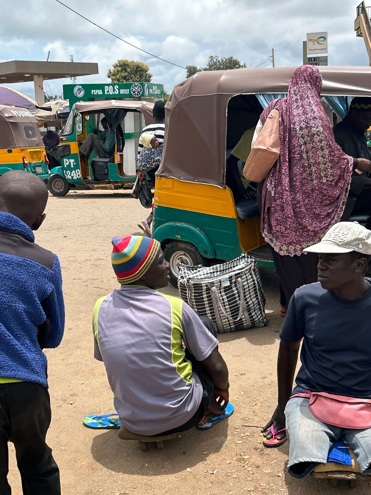 Street life in Bar Jirgi Summa, Nigeria — vendors, riders, workers