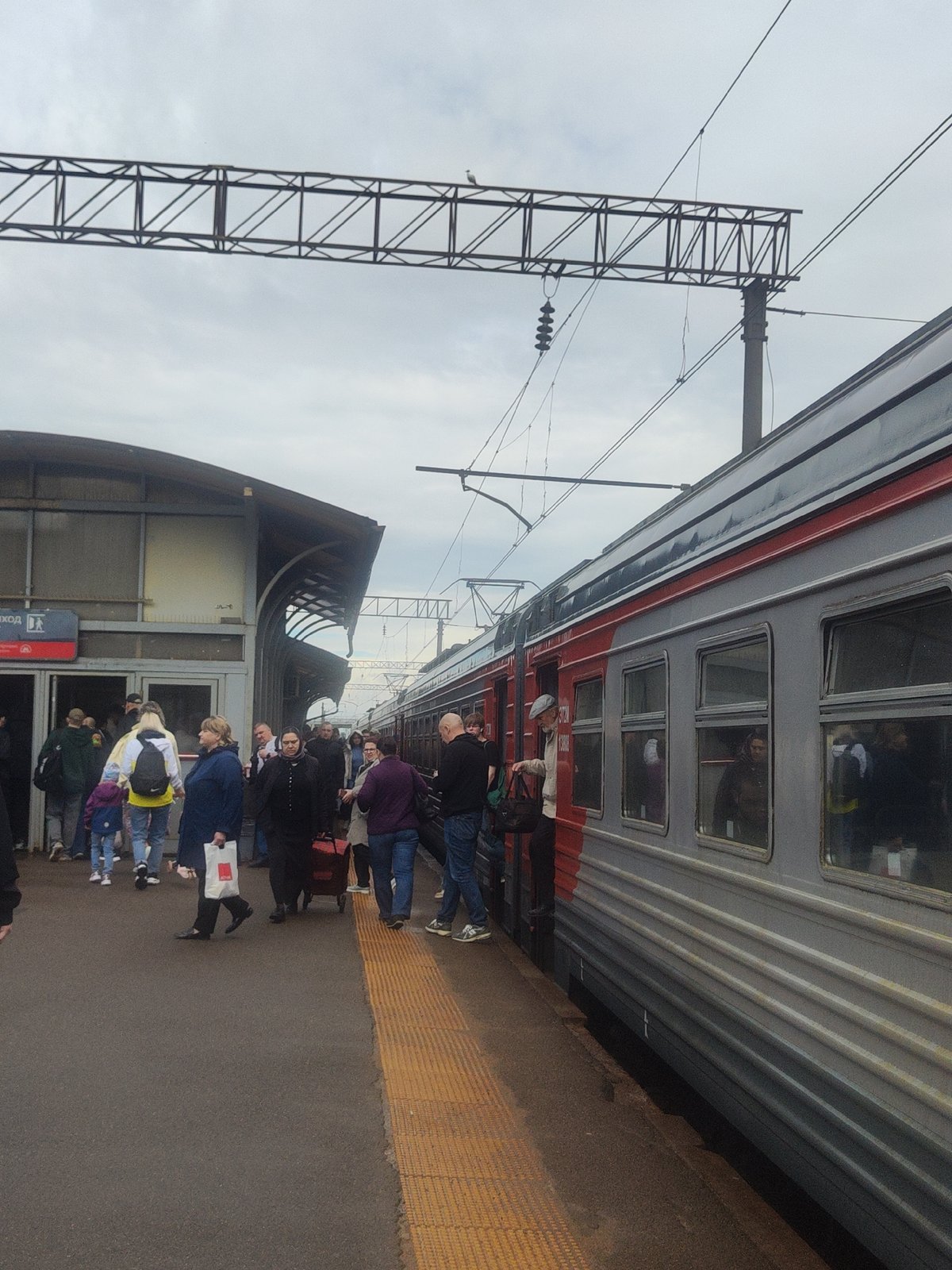 Morning commuters board blue subway train in Saint Petersburg