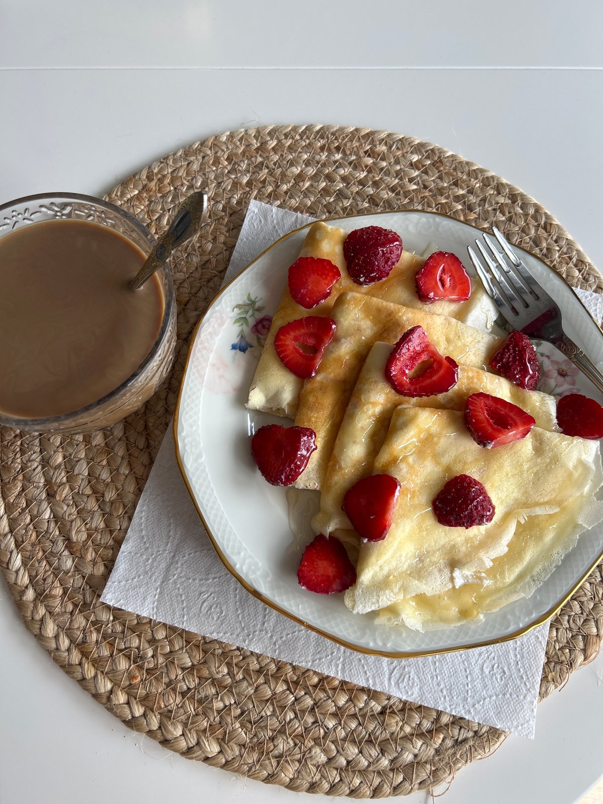 Morning breakfast routine with poodle companion documented