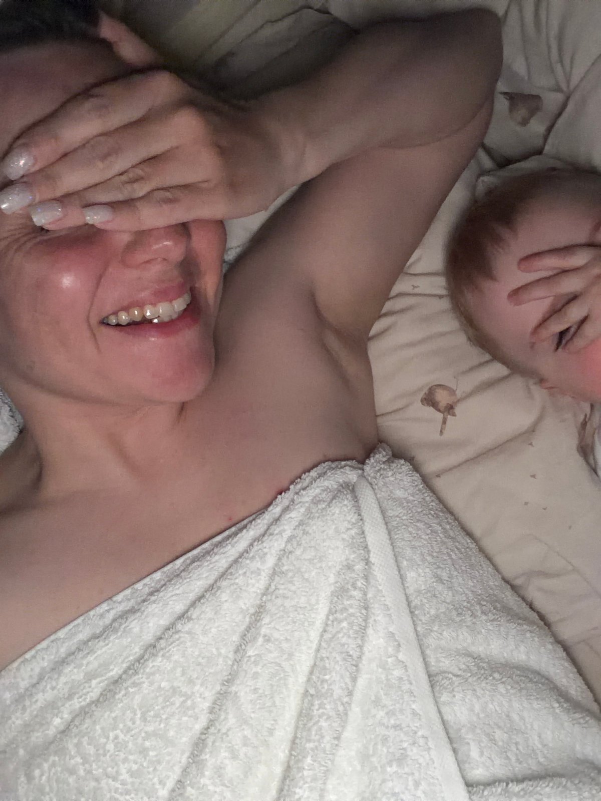 Toddler's messy yogurt feeding time captured in Votkinsk family home