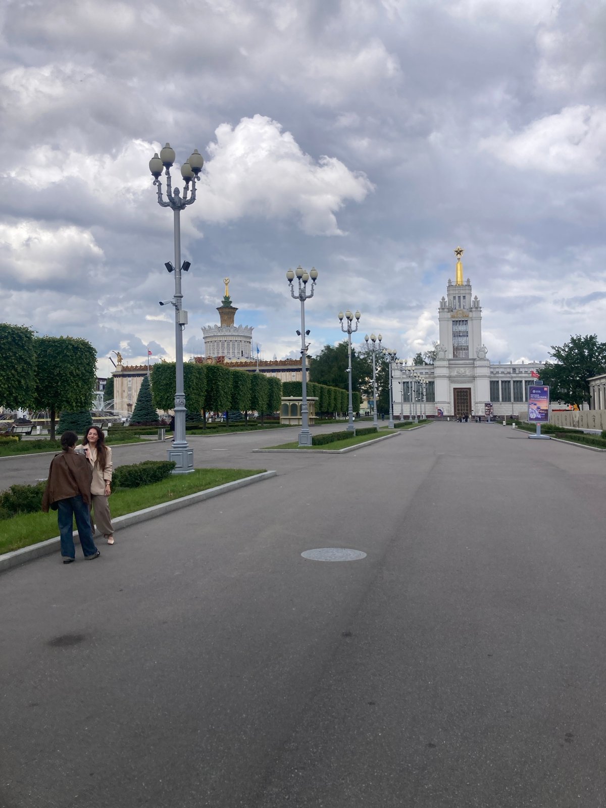 Public event draws crowds to Moscow's VDNKh exhibition center