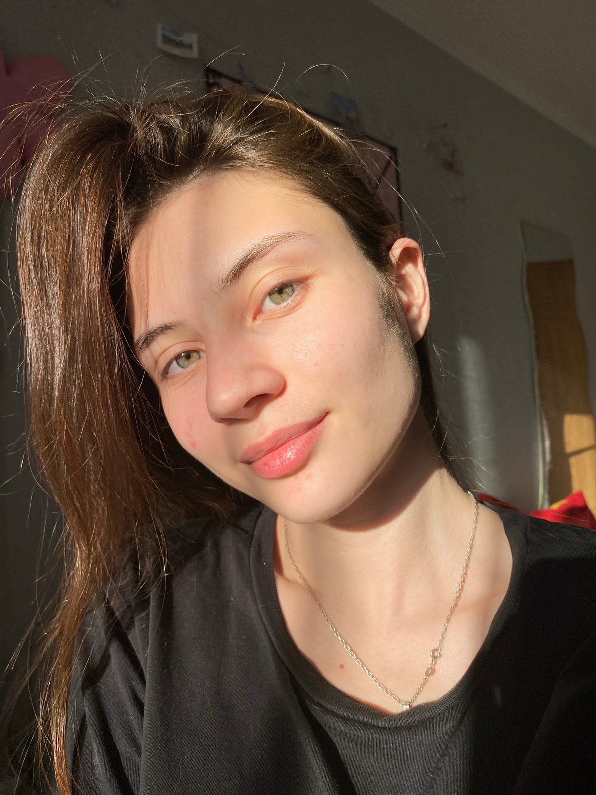 Woman takes 30 selfies during hour-long photo session in Votkinsk