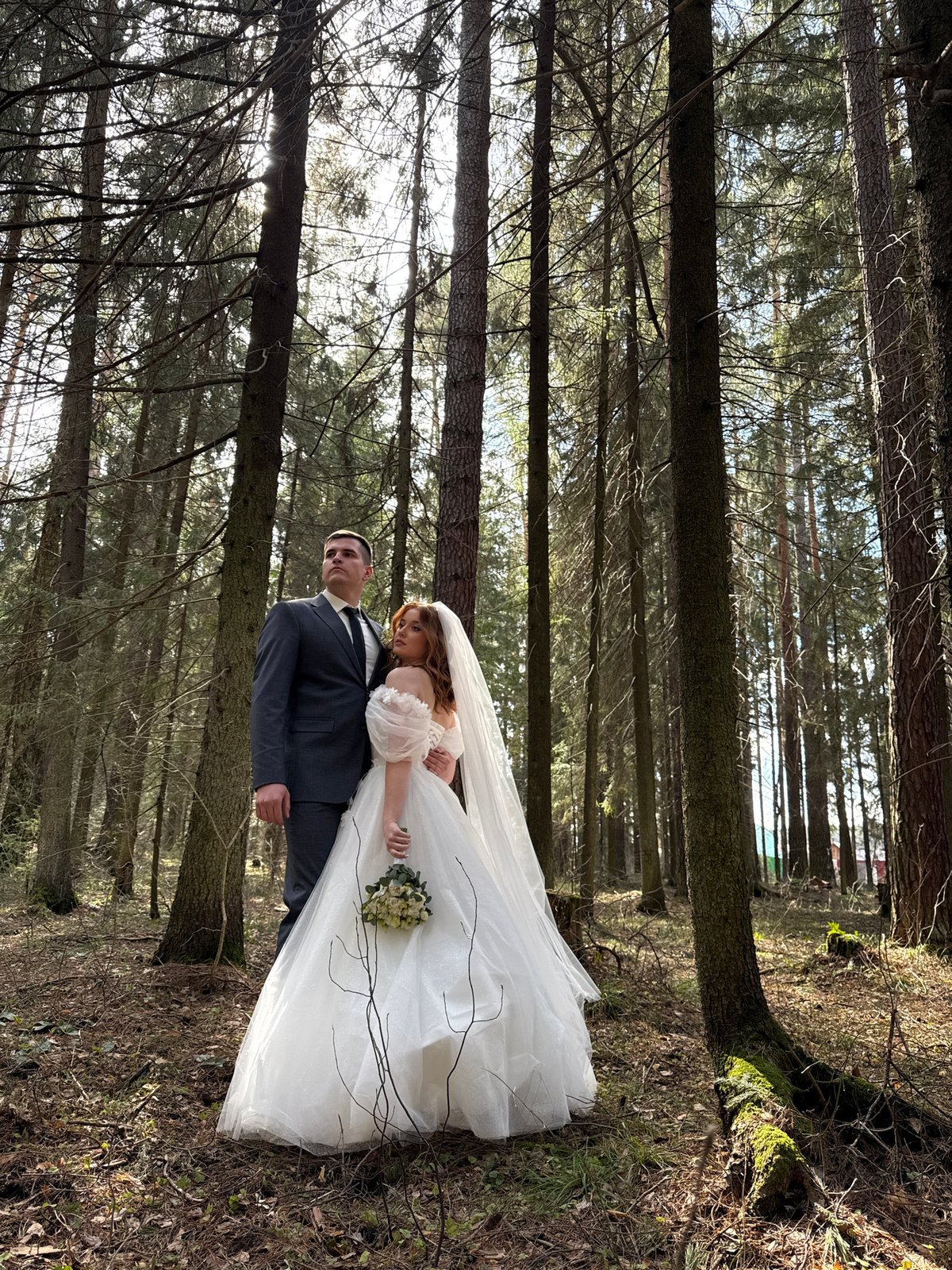Wedding photoshoot captured in Chaikovsky forest clearing