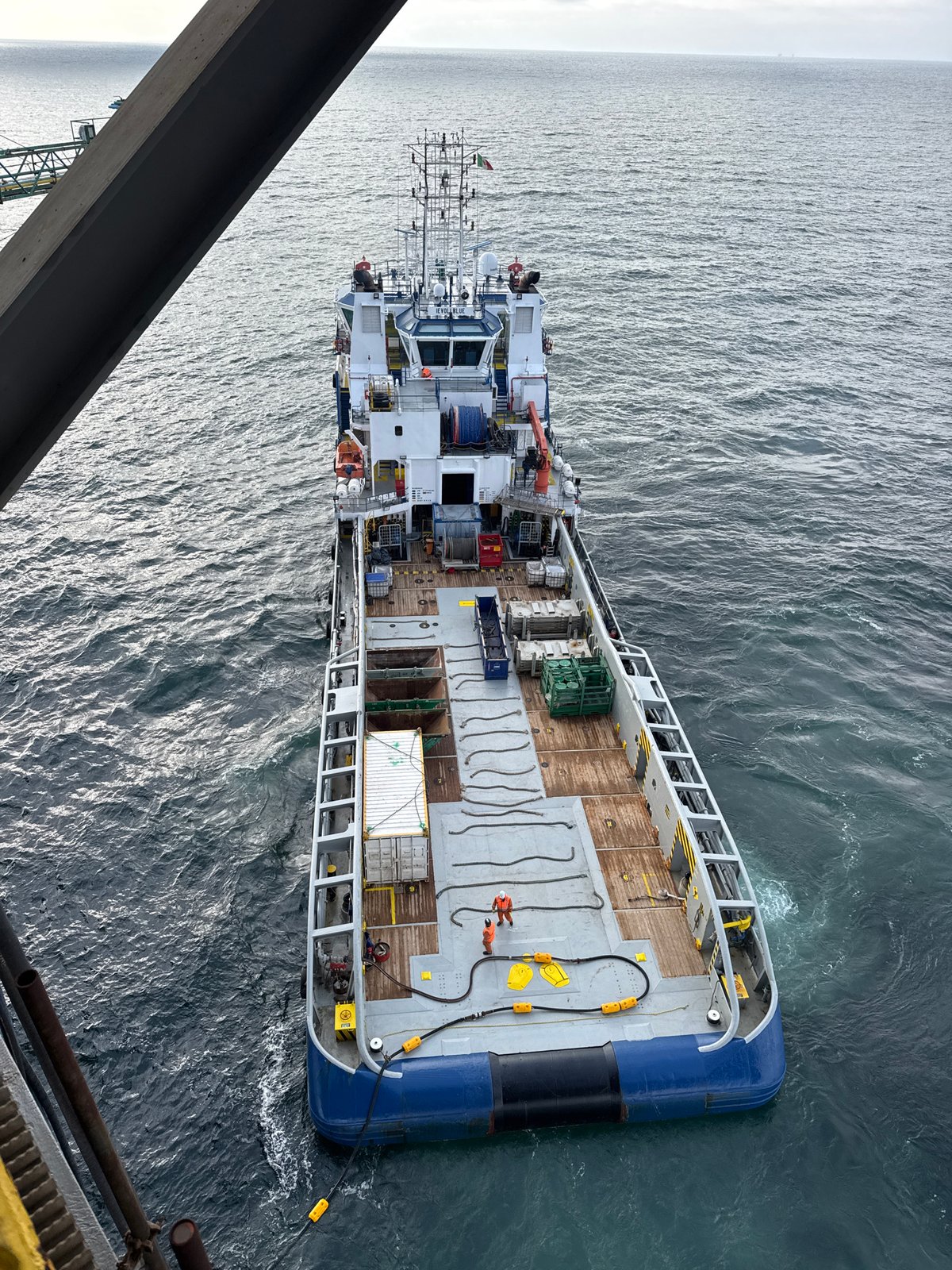 Offshore support vessel observed in Italian coastal waters