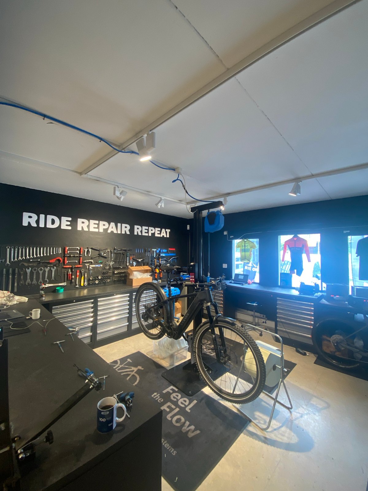 Cycling activity documented at Høvik verk bike shop