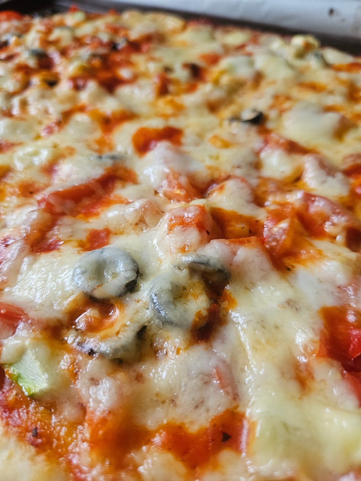 Home pizza making documented in Russian town afternoon