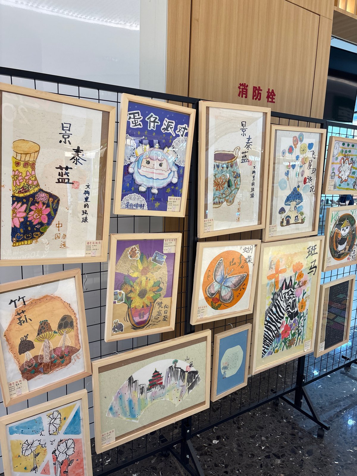 Art display and grocery browsing inside a Minhang District space
