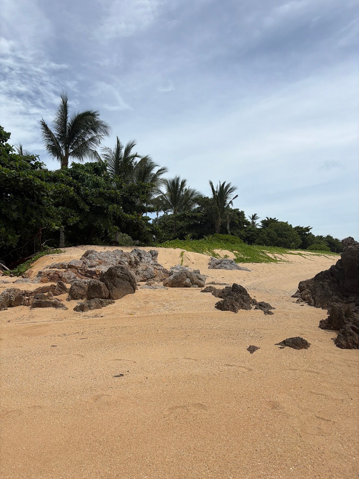 Overcast morning on the rocks at Baan Bo Phut beach