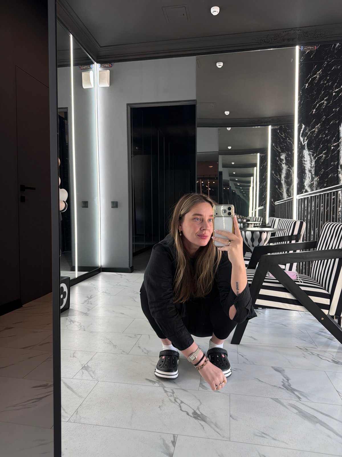 Woman takes multiple mirror selfies in Moscow luxury venues
