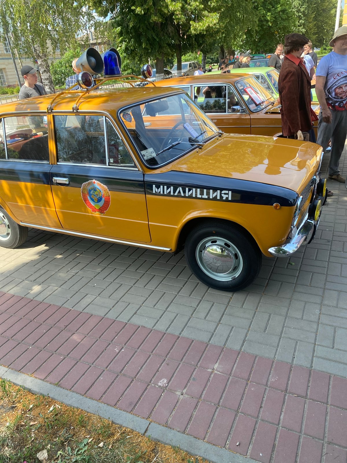 Retro vehicle and vintage collectibles festival in Borisoglebsk