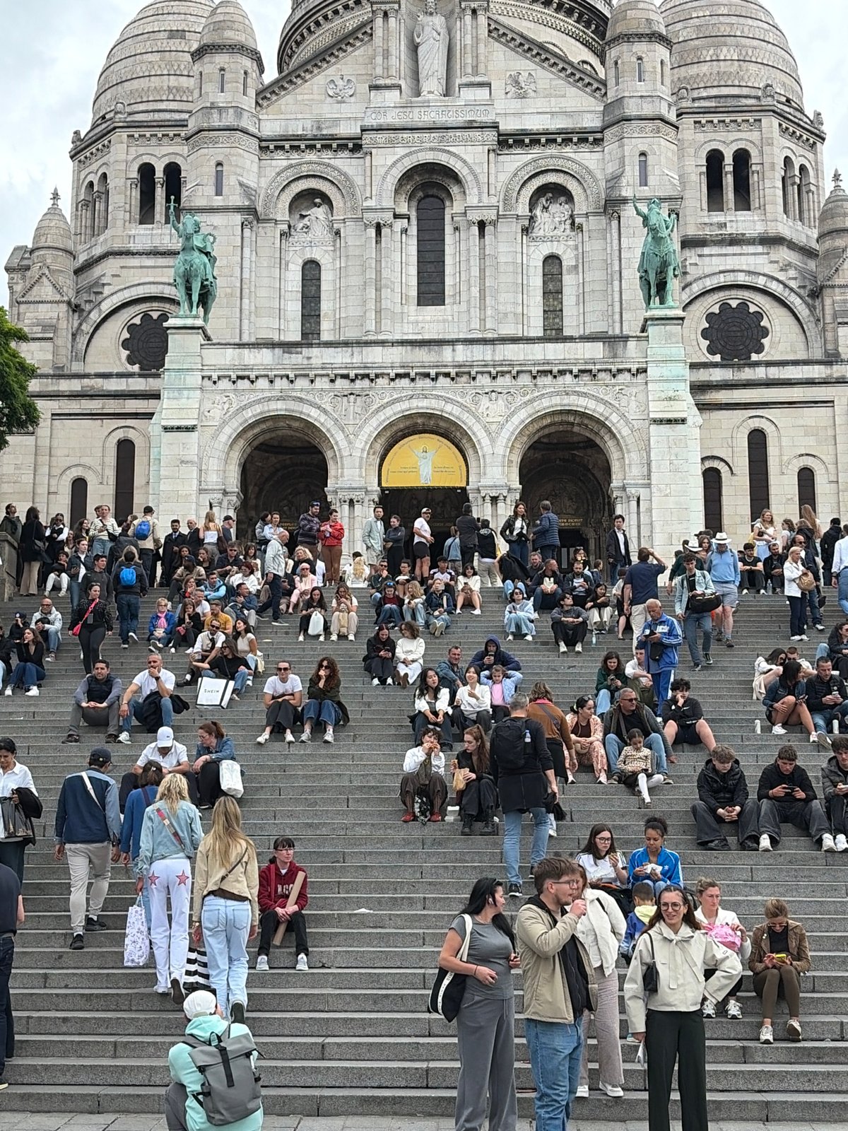 Afternoon crowds gather at Sacré-Cœur Basilica in Paris
