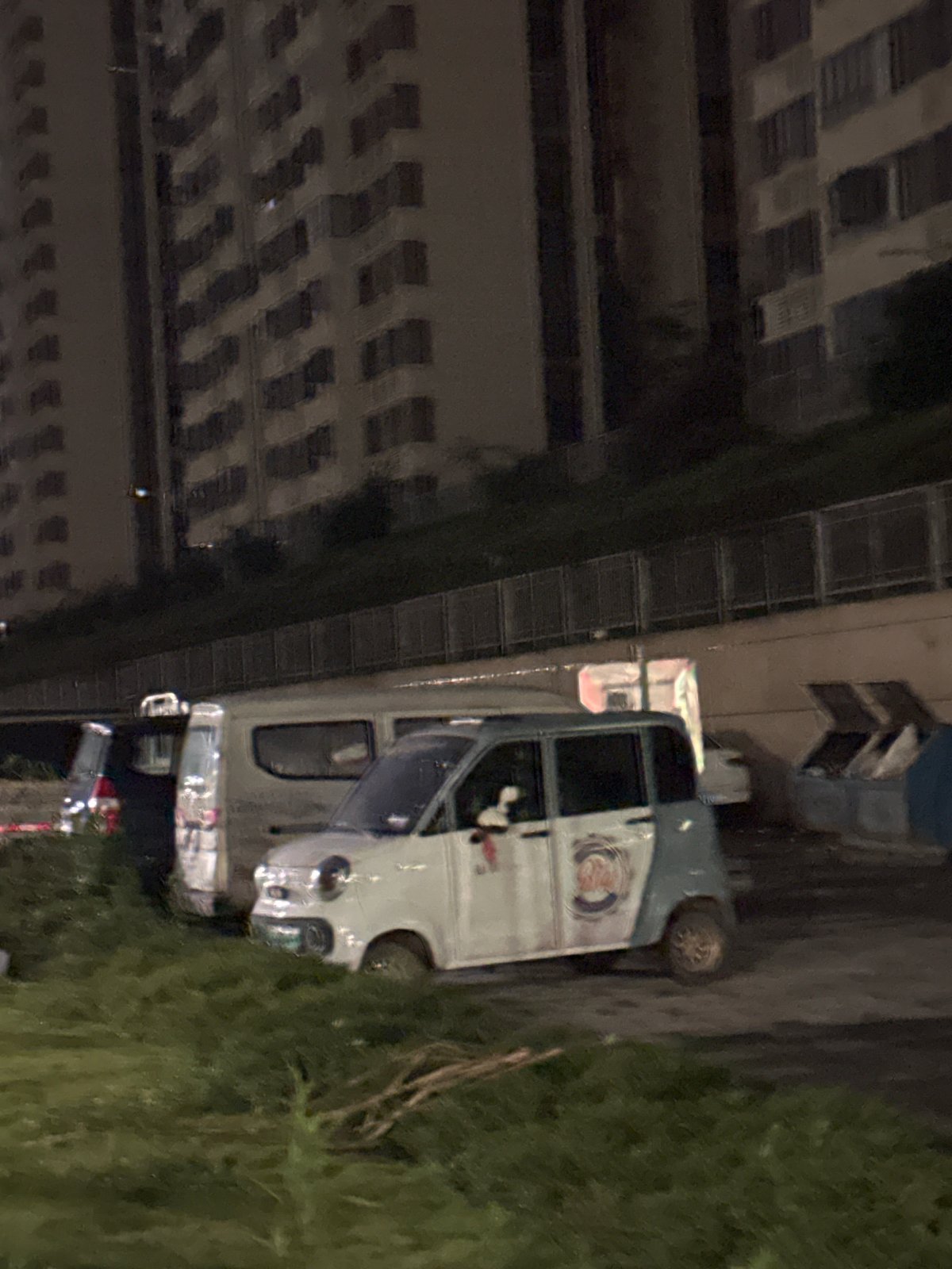 Evening street life documented across Chongqing High-tech Zone