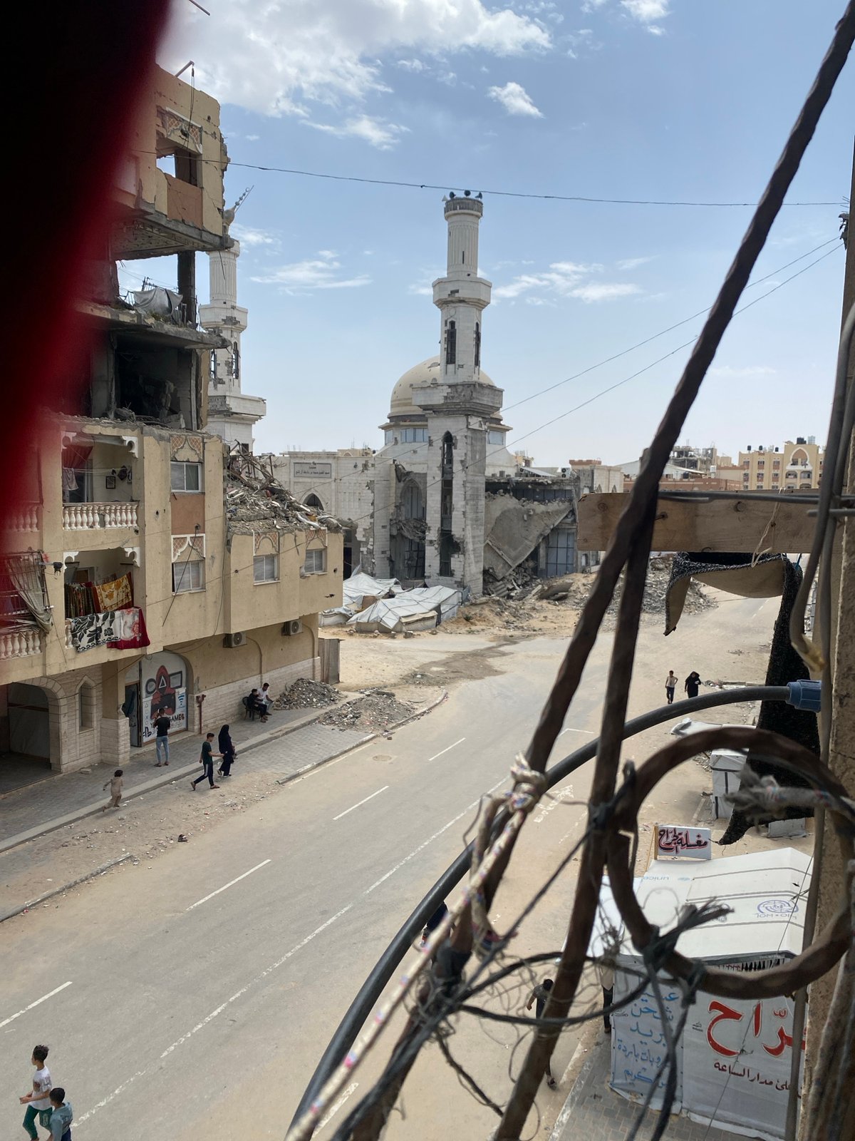 Daily life continues amid damaged infrastructure in Khan Yunis