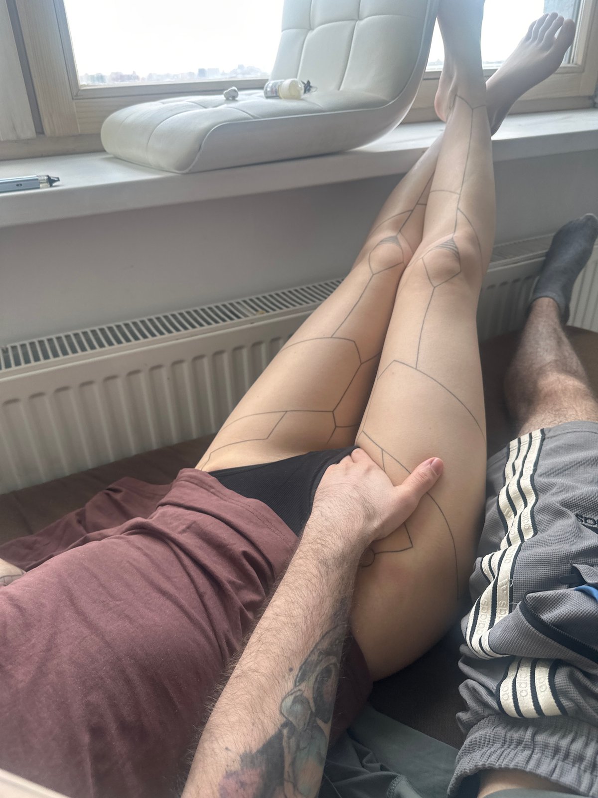 Everyday moments in Khimki: tattoo session, bird feeding