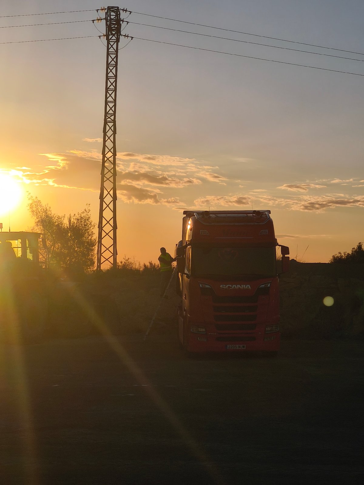 Dawn industrial operations captured in Riba-roja de Túria